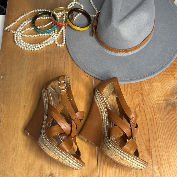 Camel Leather White House Black Market Wedge - Picture 2 of 6